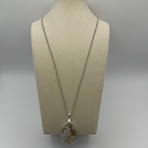 Flower Agate Round/Oval Pendant Necklace - Picture 2 of 10